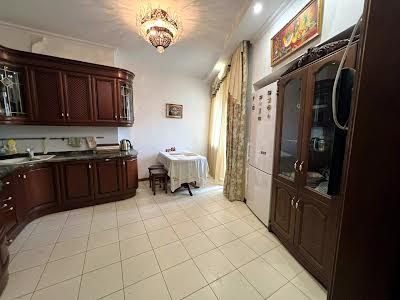 квартира за адресою Старонаводницька вул., 6-Б