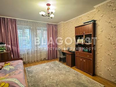квартира за адресою Анни Ахматової вул., 13г