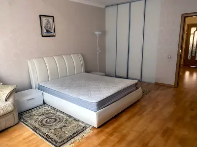 квартира за адресою Раїси Окіпної вул., 8