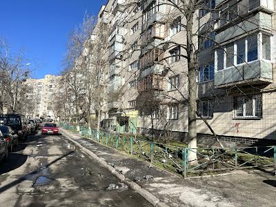 квартира за адресою Героїв полку 