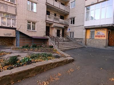 квартира за адресою вул. Небесної Сотні, 24
