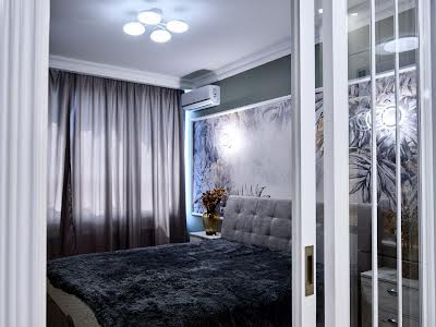 квартира за адресою Рея Бредбері вул., 2