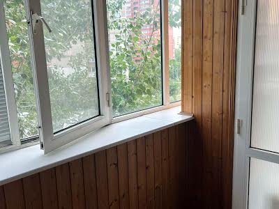 квартира за адресою Анни Ахматової вул., 15