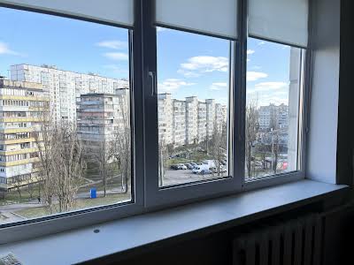 квартира за адресою Героїв полку 
