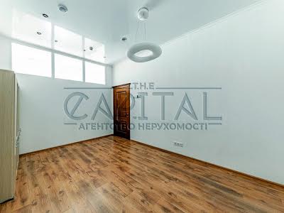 комерційна за адресою Лесі Українки бульв., 7-Б