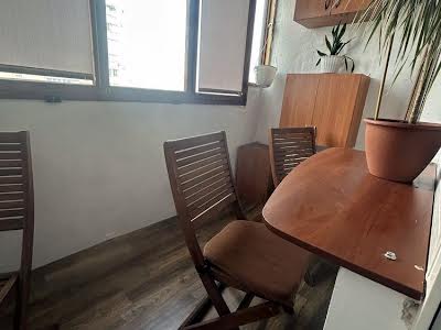 квартира за адресою Срібнокільська вул., 8