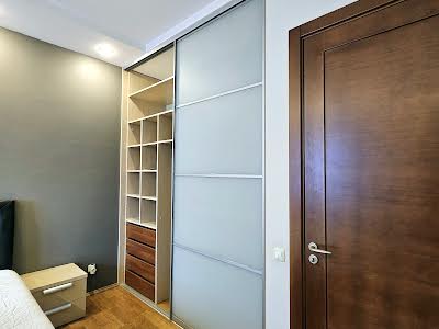 квартира за адресою Панаса Мирного вул., 8