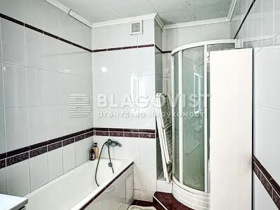 квартира за адресою Анни Ахматової вул., 13г