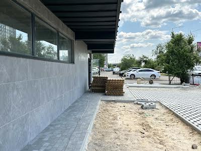 комерційна за адресою Ревуцького вул., 35а