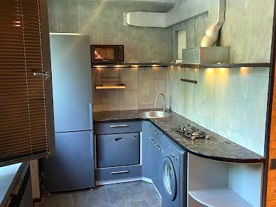 квартира за адресою Красилівська вул., 2/3