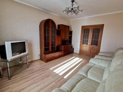 квартира за адресою Автозаводська вул., 61