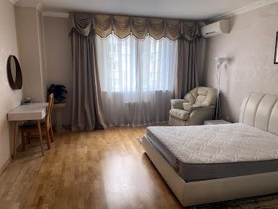 квартира за адресою Раїси Окіпної вул., 8