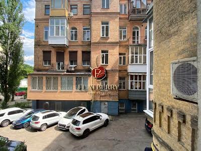квартира за адресою Рейтарська вул., 20/24