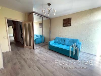 квартира за адресою Регенераторна вул., 4