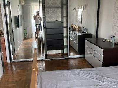 квартира по адресу Драгоманова ул., 31