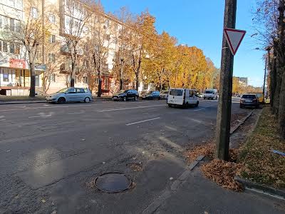 квартира за адресою вул. Небесної Сотні, 24