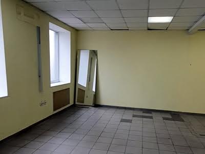 комерційна за адресою Драгоманова вул., 17