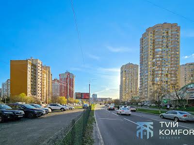 квартира за адресою Анни Ахматової вул., 48