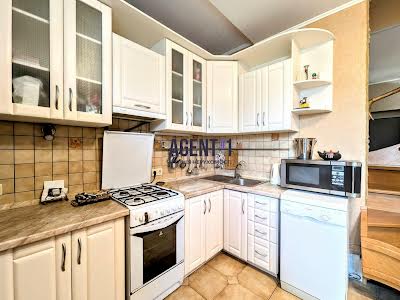 будинок за адресою с. Петропавлівська борщагівка, Кооперативна