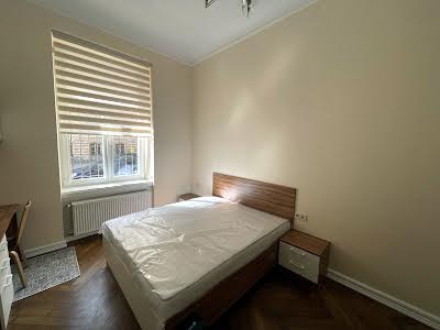 квартира за адресою Степана Бандери вул. (), 2