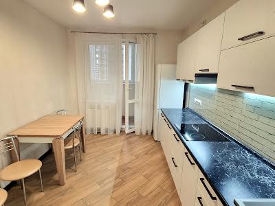 квартира за адресою Академіка Глушкова просп., 9-Д