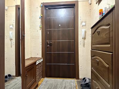 квартира за адресою Ревуцького вул., 44
