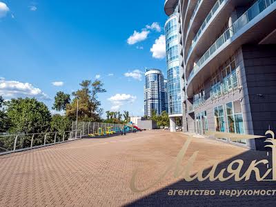 квартира за адресою Раїси Окіпної вул., 18