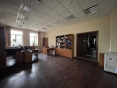 коммерческая по адресу с. Требухов, Броварська, 1а