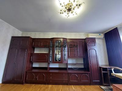 квартира за адресою Ревуцького вул., 44-Б