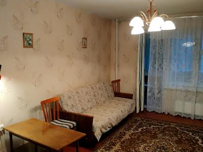 квартира за адресою Академіка Єфремова вул. (Командарма Уборевича), 13