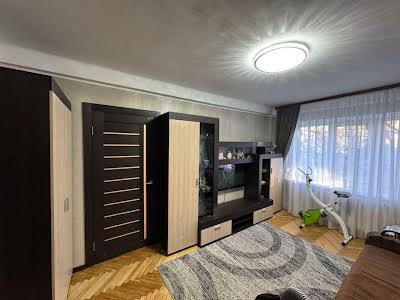 квартира за адресою Будівельників вул., 12-Б