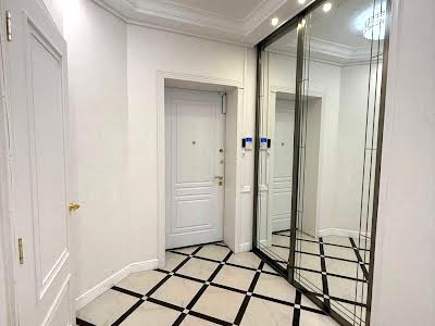 квартира по адресу Кловский спуск, 7а