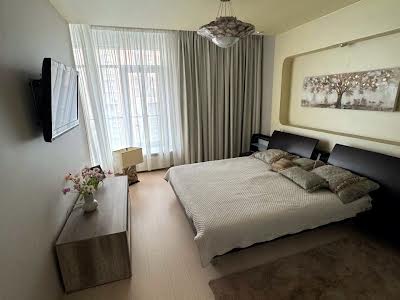 квартира за адресою Раїси Окіпної вул., 18
