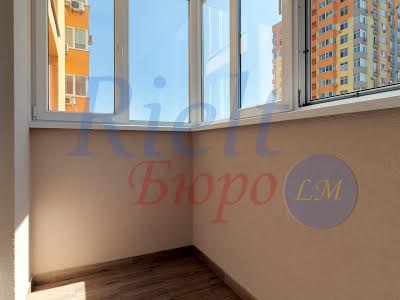 квартира за адресою Сім'ї Кульженків вул. (Петра Дегтяренка), 37