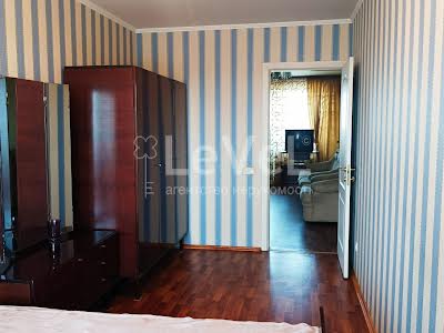 квартира за адресою Космонавта Поповича вул. (Космонавта Волкова), 4