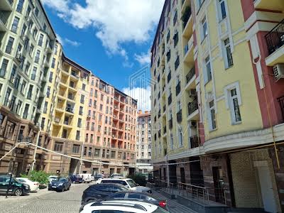 квартира за адресою Дегтярна вул., 20-А