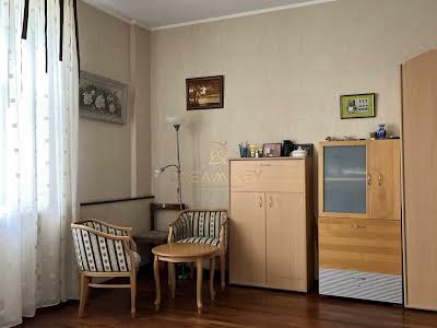 будинок за адресою Урожайна, 13