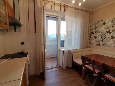 квартира за адресою Автозаводська вул., 61