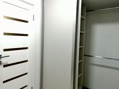 квартира за адресою Дніпровська набережна вул., 18-Б