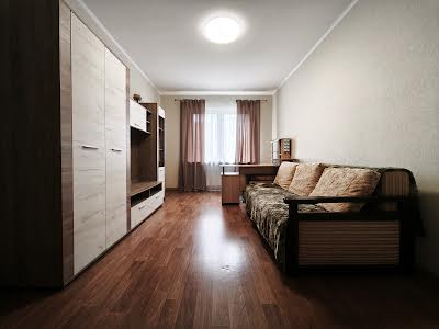квартира за адресою Софії Русової вул., 5-Б