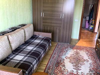 квартира за адресою Романа Шухевича просп. (Генерала Ватутіна), 2