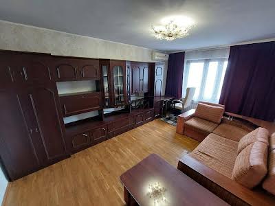 квартира за адресою Ревуцького вул., 44-Б
