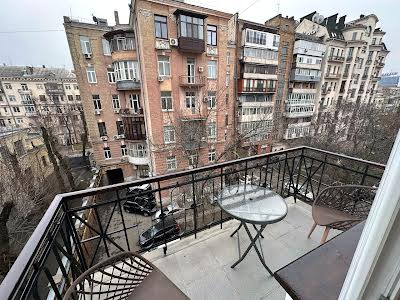 квартира за адресою Шовковична вул., 16-Б