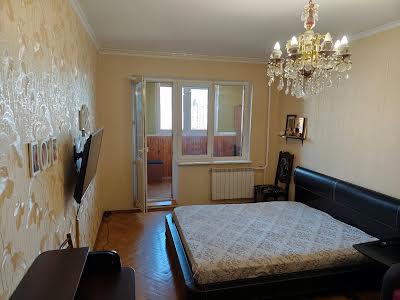 квартира за адресою Анни Ахматової вул., 23