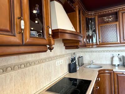 квартира за адресою Верховинна вул., 37