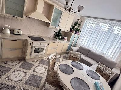 квартира за адресою Анни Ахматової вул., 32/18