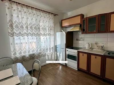 квартира за адресою Софії Русової вул., 7