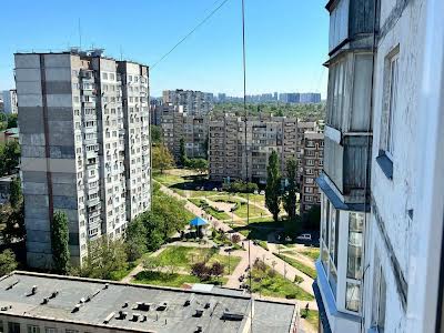 квартира за адресою Романа Шухевича просп. (Генерала Ватутіна), 2