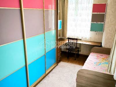 квартира по адресу Гвардейцев-Широнинцев ул., 33