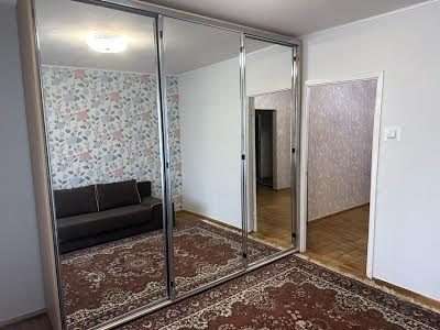 квартира за адресою Ревуцького вул., 18